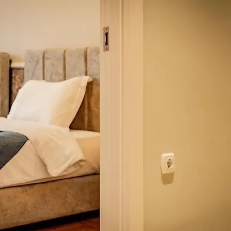 Kassandra 3br Apartmet Near White Tower By Midas