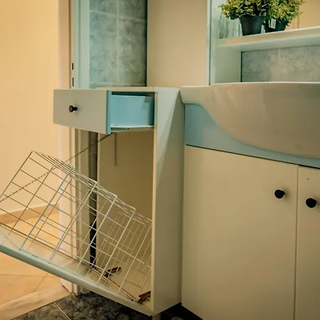 Kassandra 3br Apartmet Near White Tower By Midas