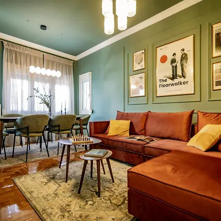 Kassandra 3br Apartmet Near White Tower By Midas
